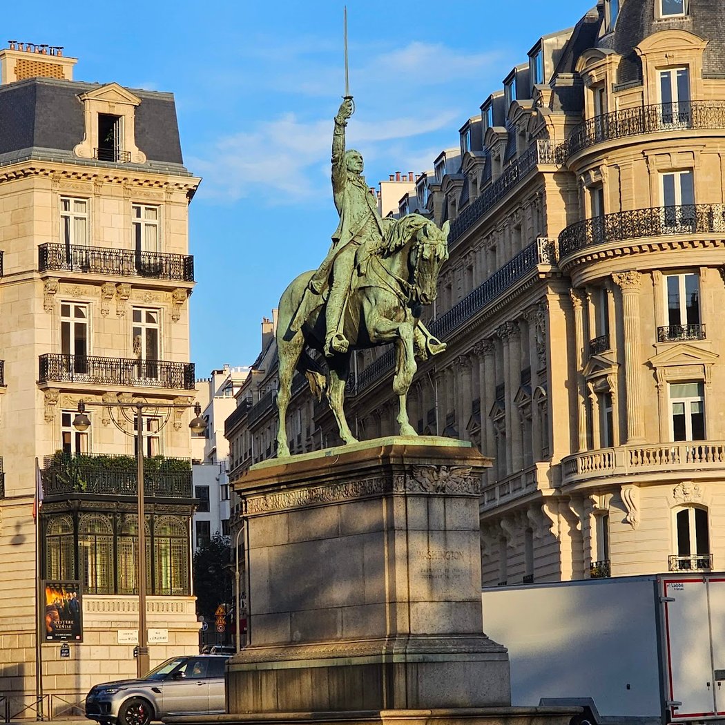 Equestrian statue of George Washington 1